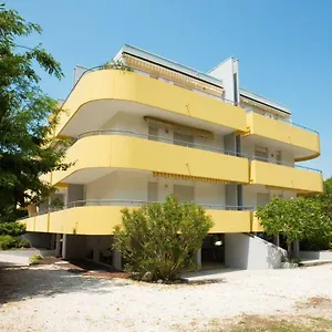 Eteniette Bibione
